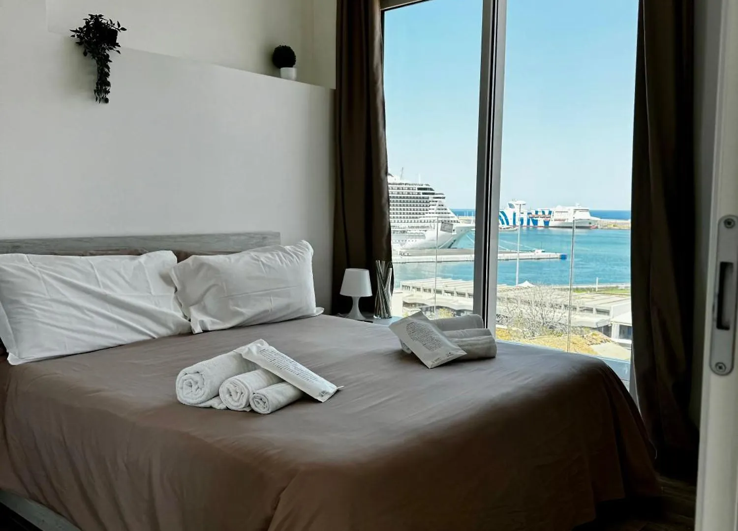 Palermo Inn Marina Exclusive View contacts